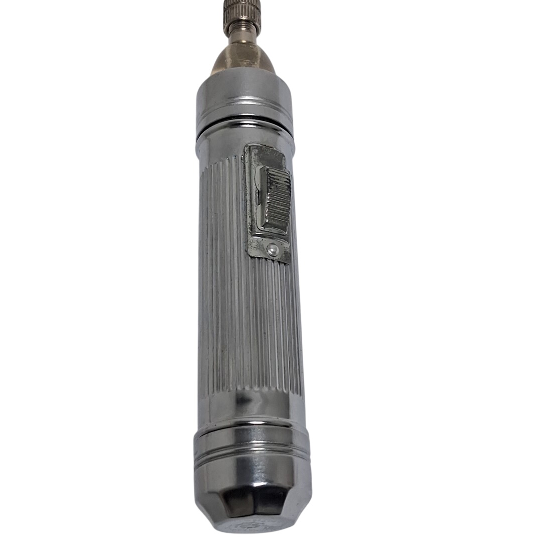 Lampe/tournevis vintage (années 40-60) de marque PILOT dans un étui en cuir de marque Le Tanneur Bon état -  reconditionné disponible sur Label Emmaüs